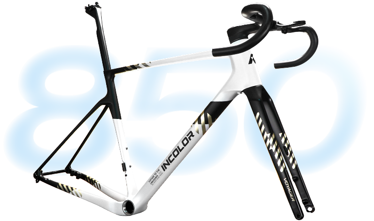 短下叉和高刚性设计使VOYAGER即使
面对崎岖爬坡也能轻松胜任