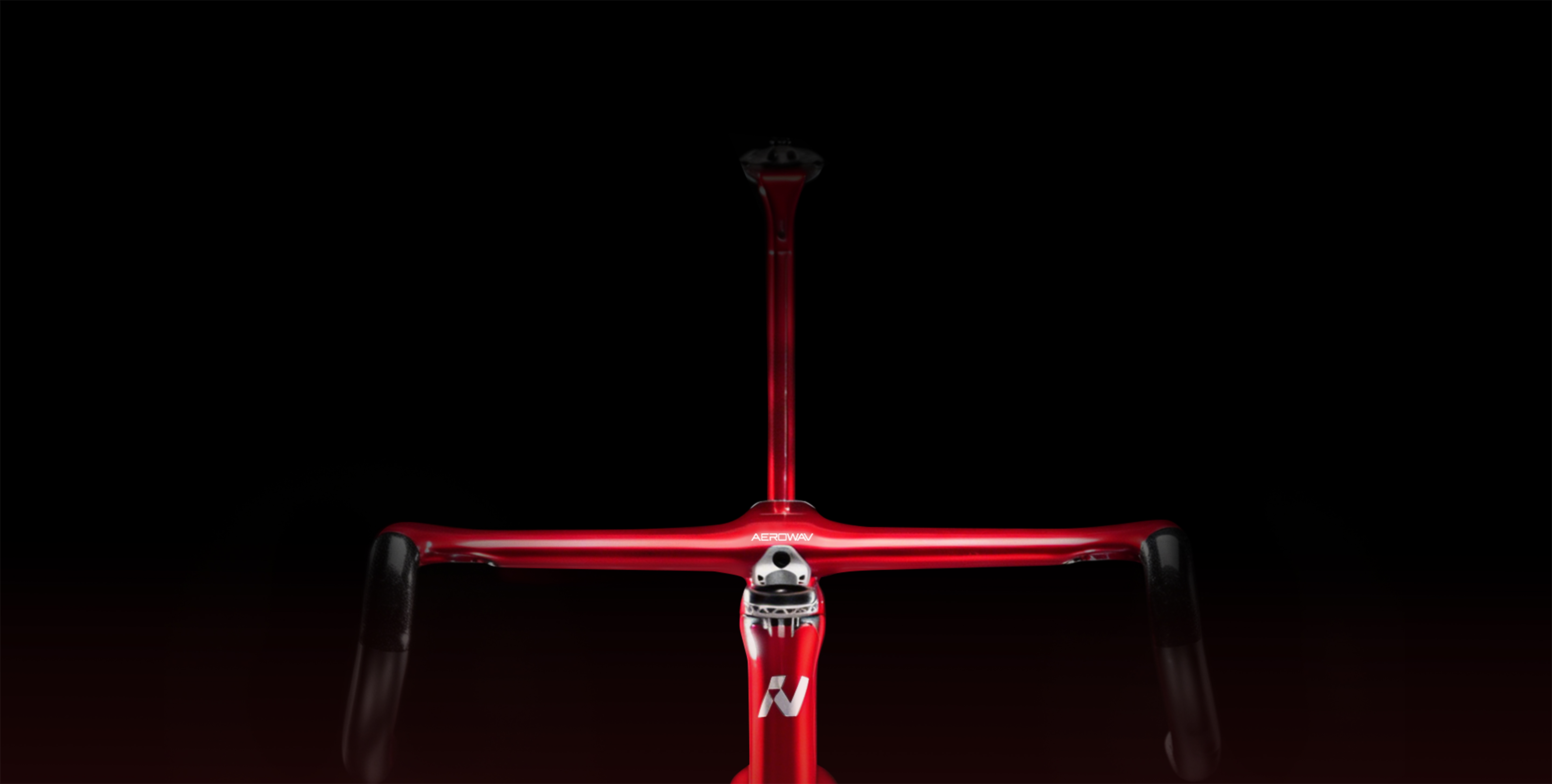 更 <span>窄</span> 的车身
造就更 <span>低</span>  的迎风面积