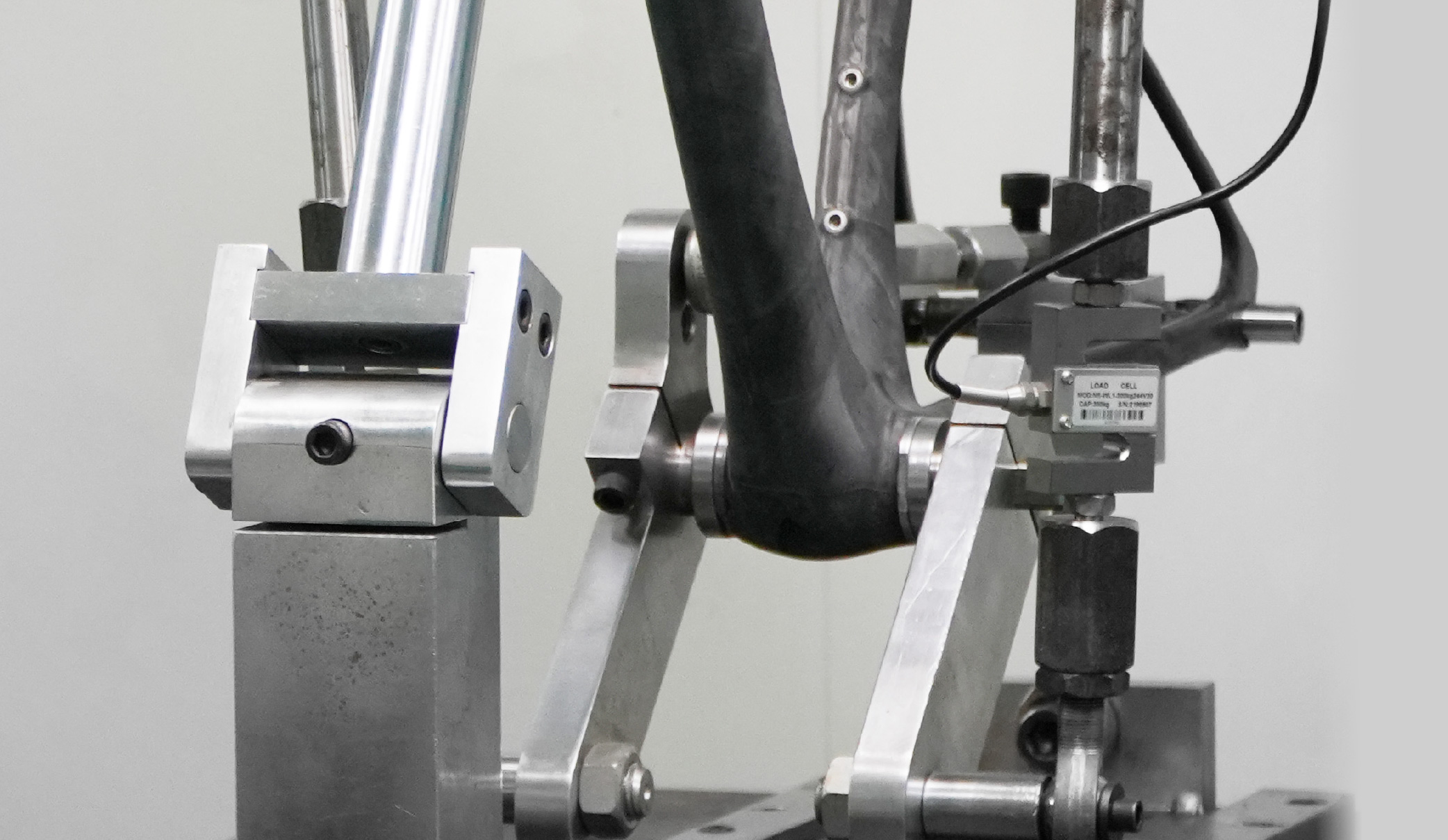 使用高测试标准进行验证
纤细的管型带来更厚的管壁
提供更高的抗冲击性亦能保持轻盈